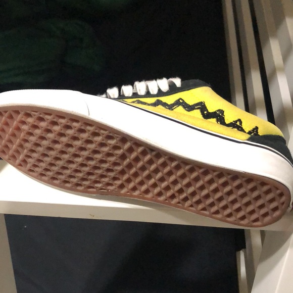 Charlie Brown vans - Picture 4 of 4